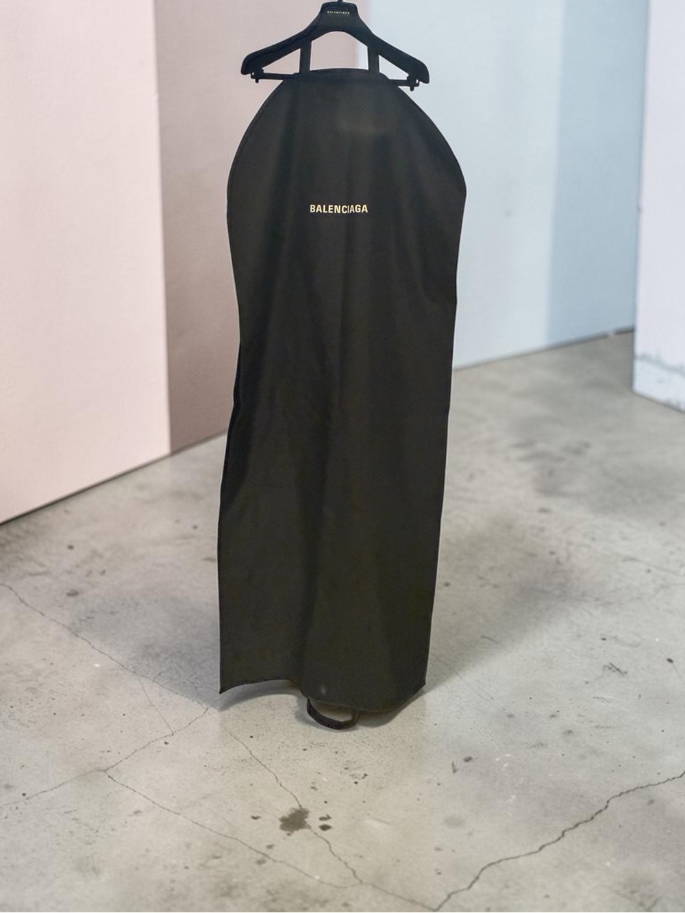 🎡🎡Balenciaga Black Logo Garment Bag with Balenciaga Black Velvet Hanger 🫶🏻